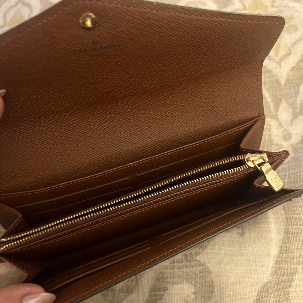 Louis Vuitton Sarah Wallet Authentic - Picture 2 of 12